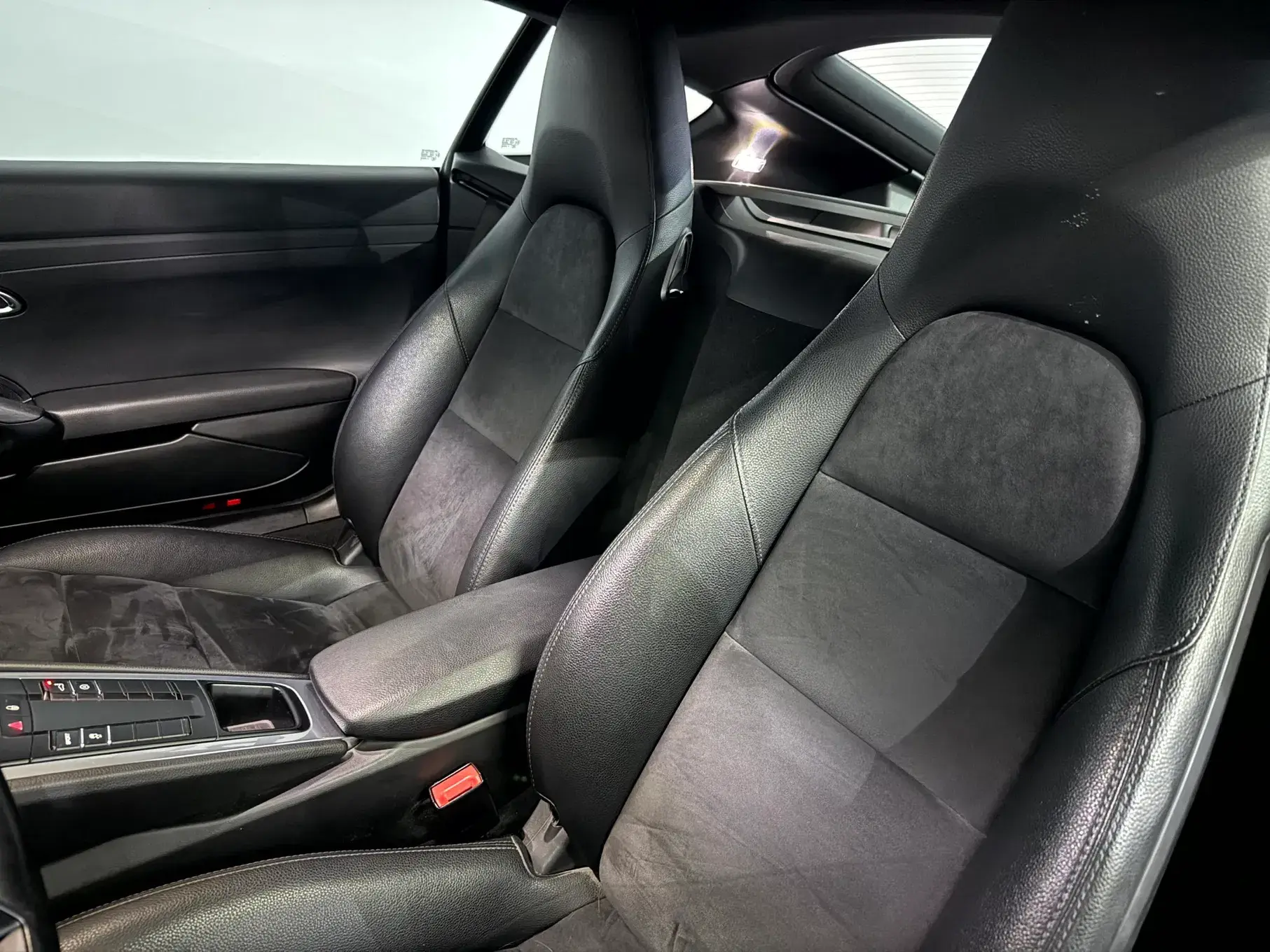 Porsche 718 Cayman 13