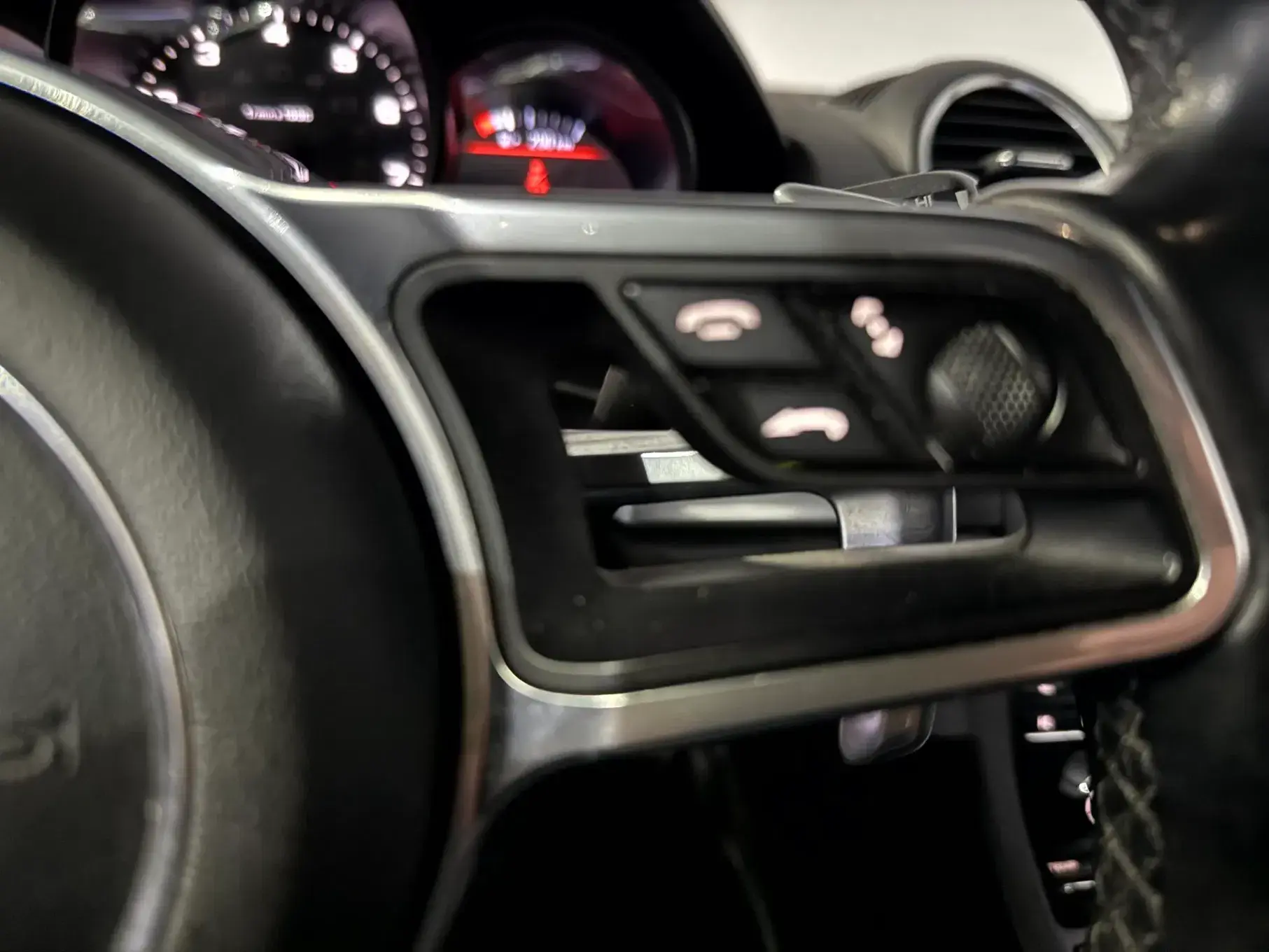 Porsche 718 Cayman 16