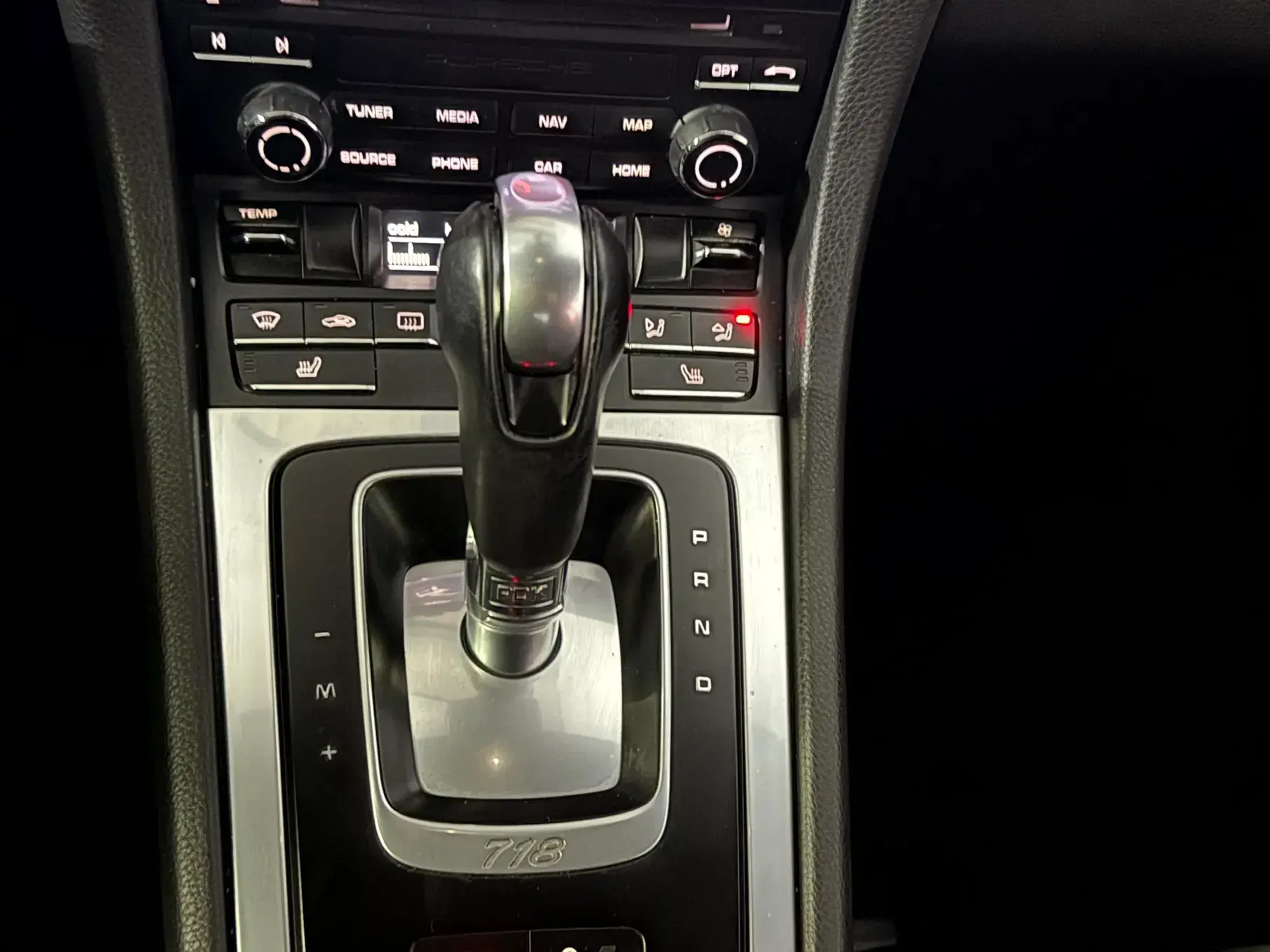 Porsche 718 Cayman 23