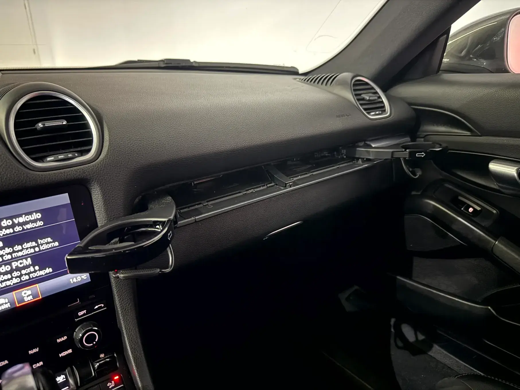 Porsche 718 Cayman 26