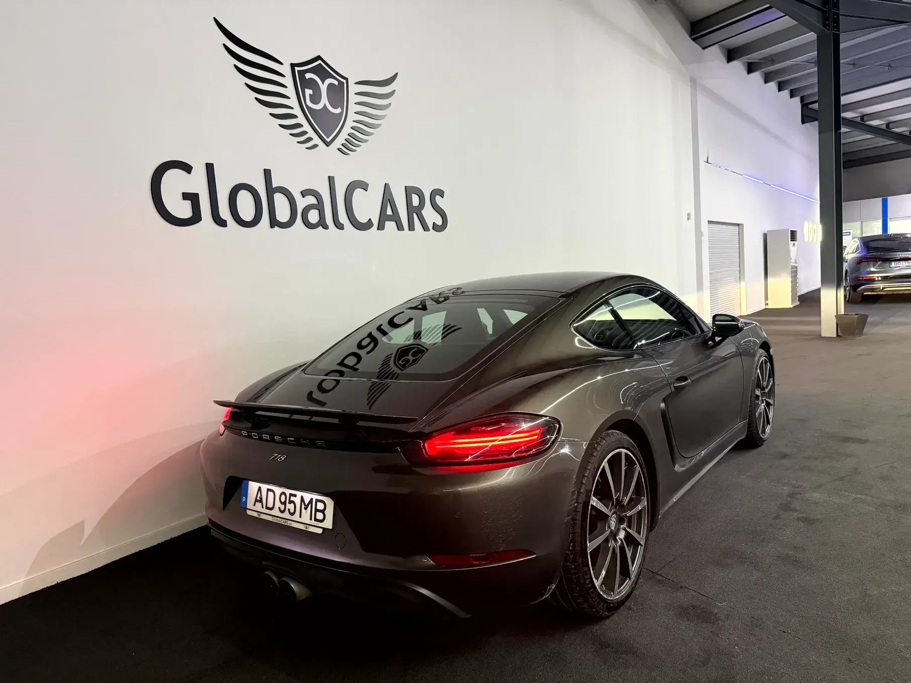 Porsche 718 Cayman 28