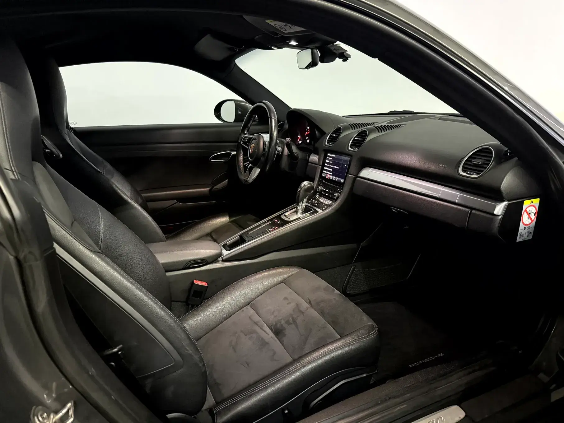 Porsche 718 Cayman 30