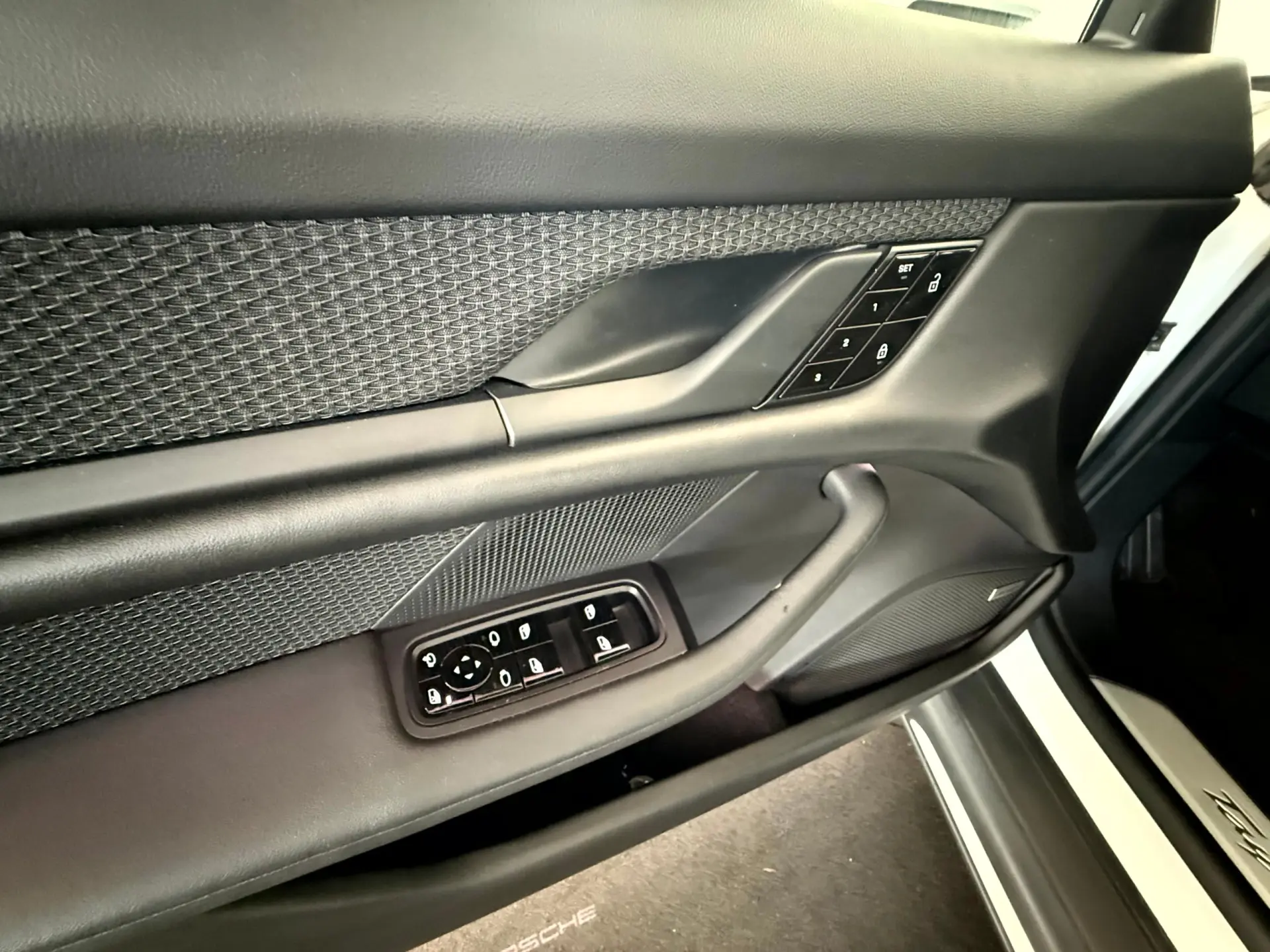 Porsche Taycan 4S 20