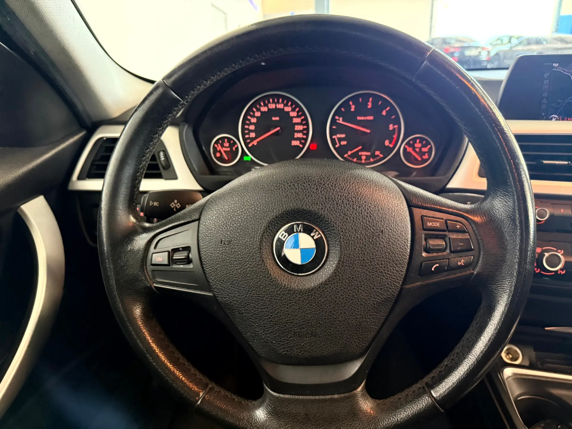 BMW 318 d Navigation 24