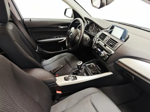 BMW 114 d Line Sport 6