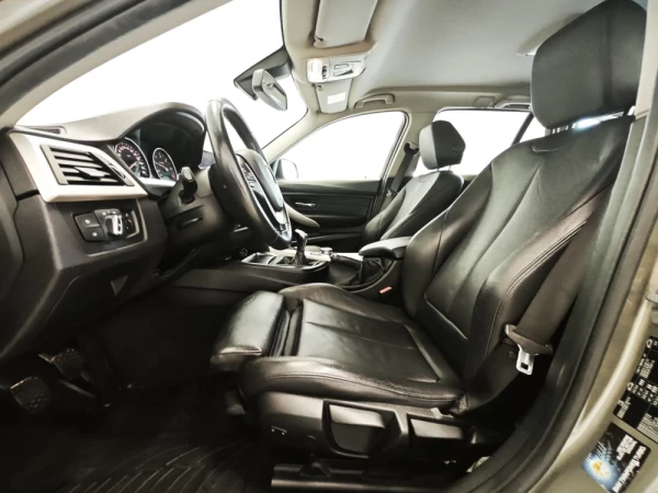 BMW 318 d Touring Line Luxury 45