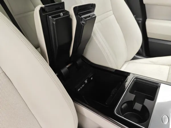 Land Rover Range Rover Velar 2.0 D R-Dynamic 53