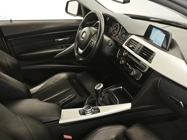 BMW 318 d Touring Line Luxury 6