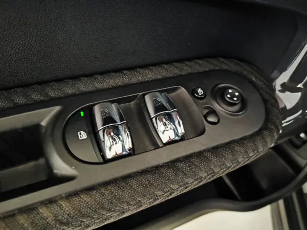 MINI Countryman Cooper SE ALL4 Auto 31