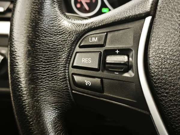 BMW 318 d Touring Line Luxury 37