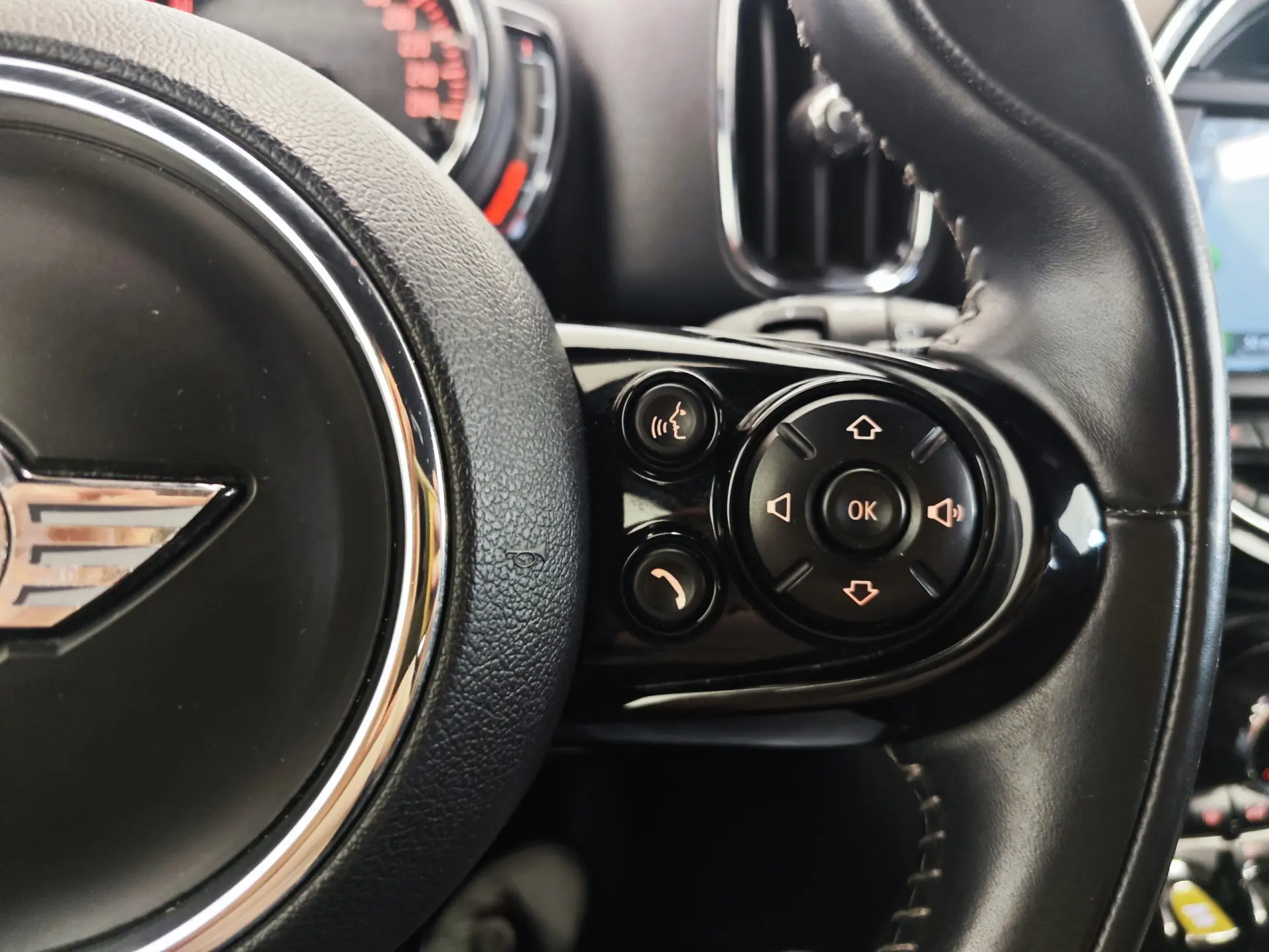 MINI Countryman Cooper SE ALL4 Auto 37