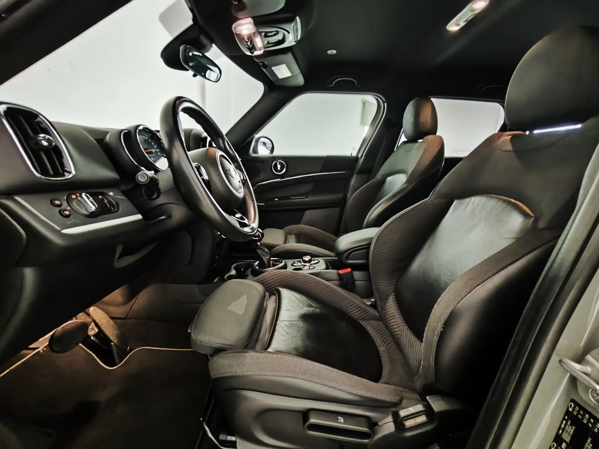 MINI Countryman Cooper SE ALL4 Auto 29