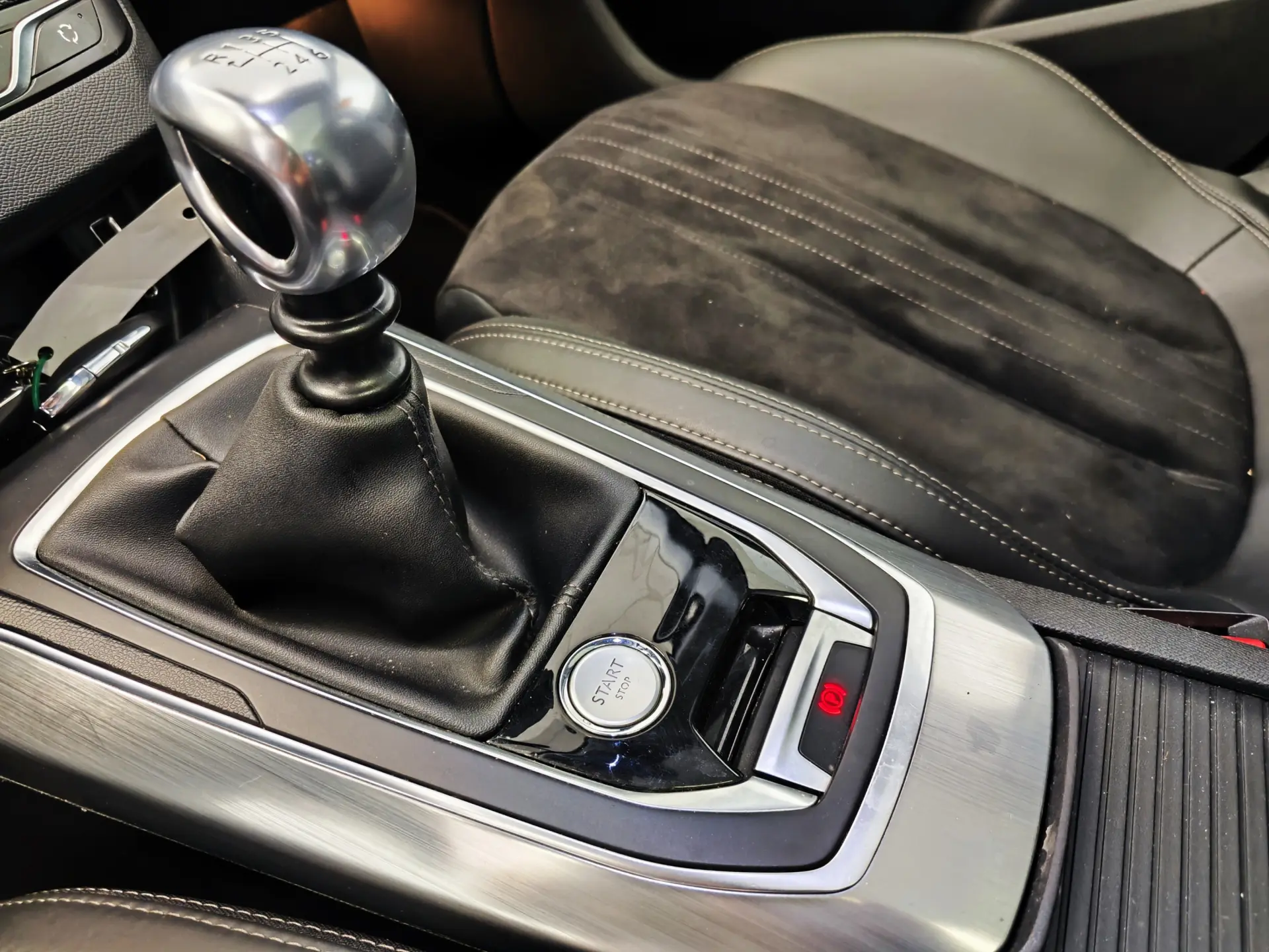 Peugeot 308 1.2 PureTech Allure Pack 11