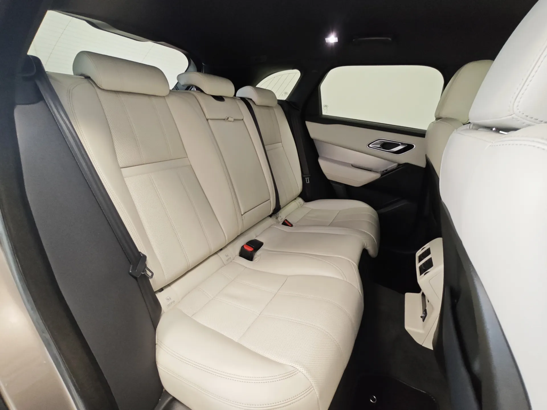 Land Rover Range Rover Velar 2.0 D R-Dynamic 8