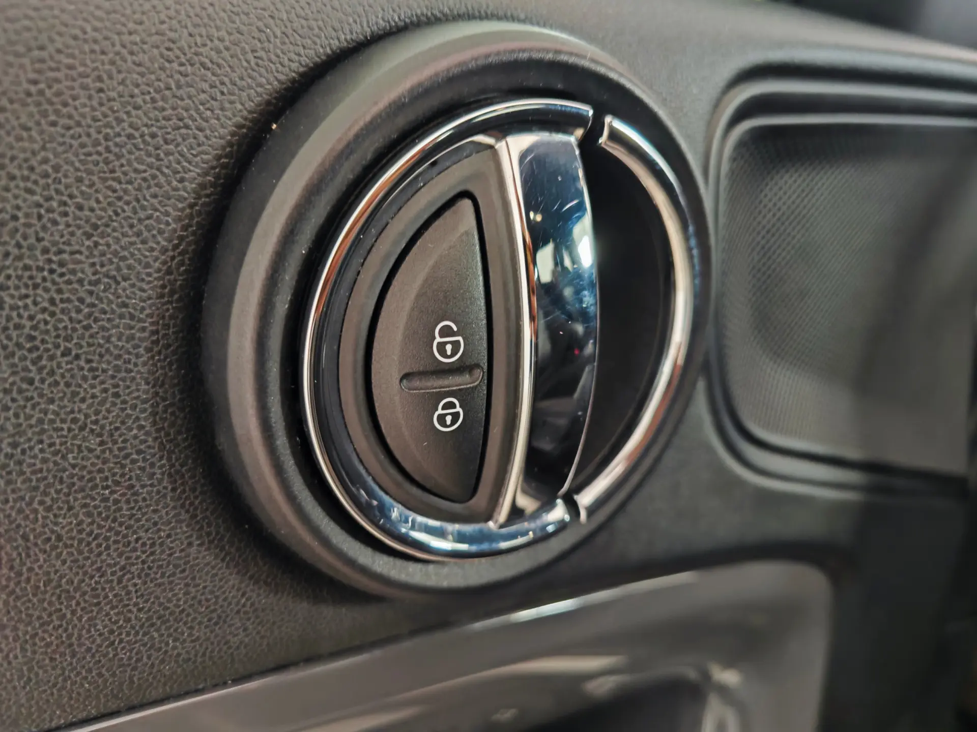 MINI Countryman Cooper SE ALL4 Auto 33