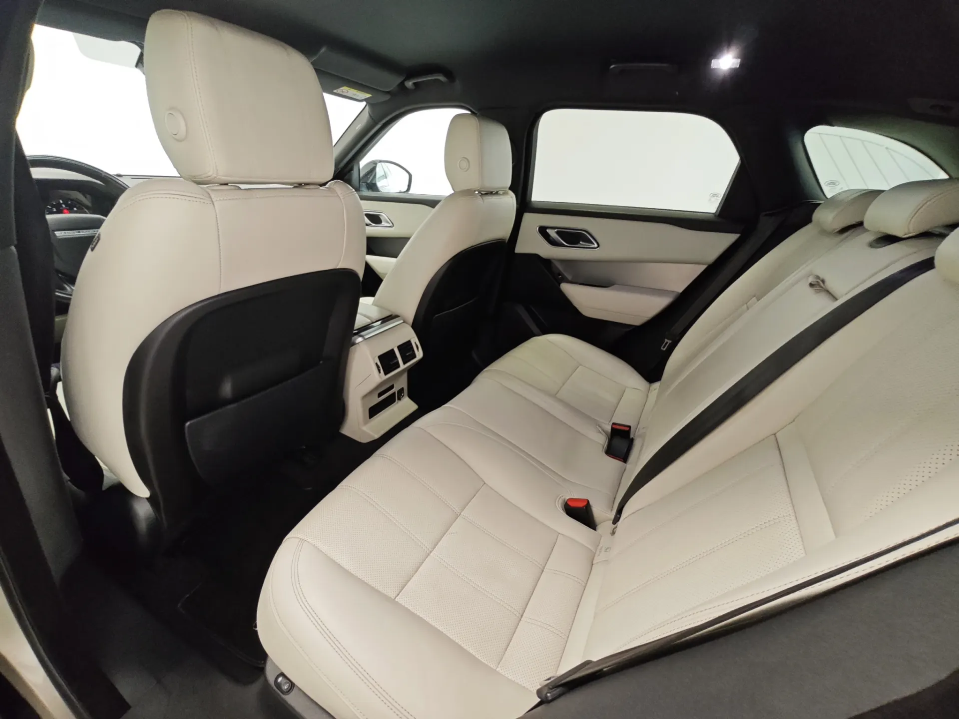 Land Rover Range Rover Velar 2.0 D R-Dynamic 59