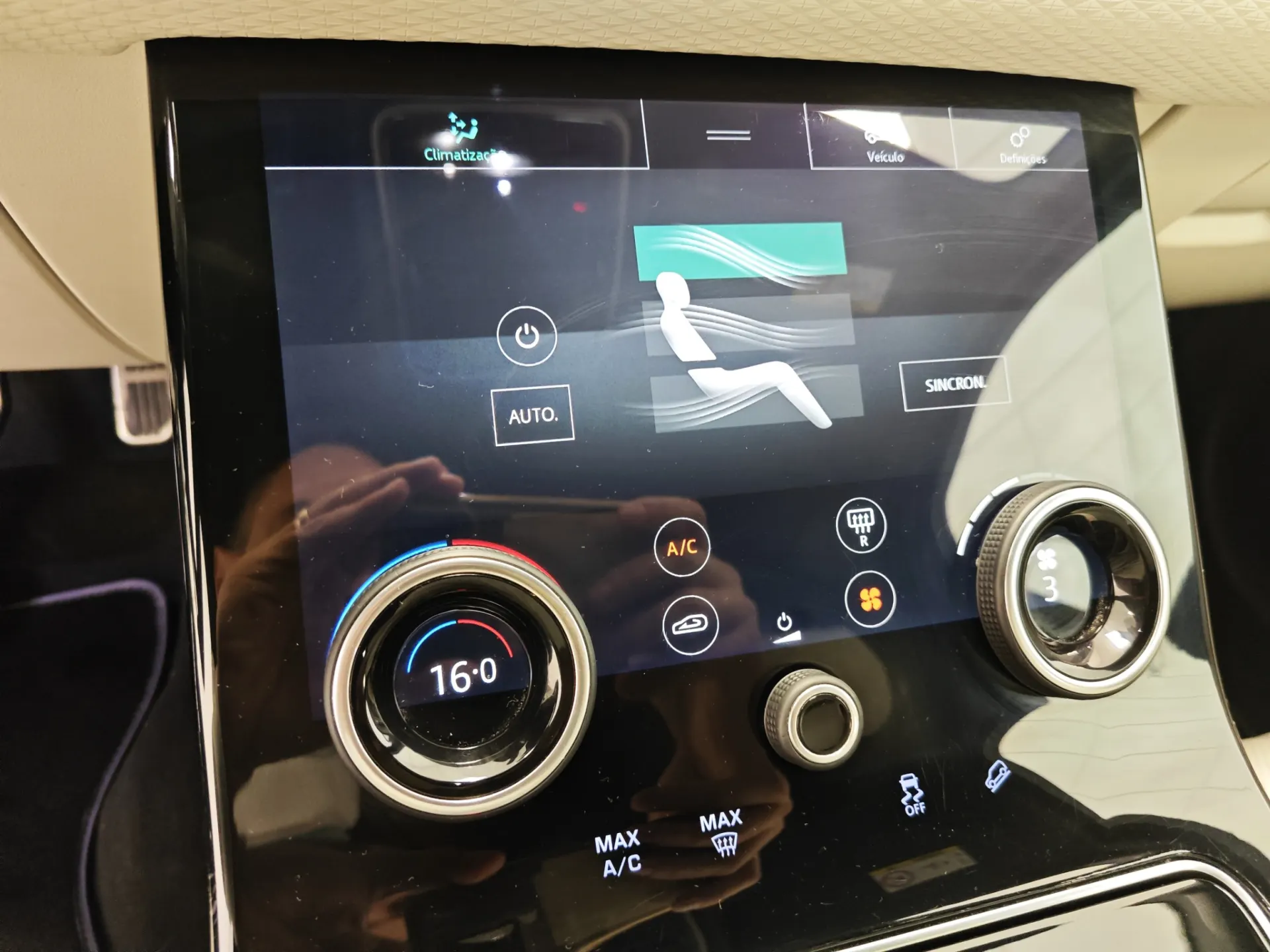 Land Rover Range Rover Velar 2.0 D R-Dynamic 51