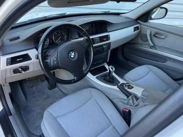 BMW 320 3 TOURING (E91) 44