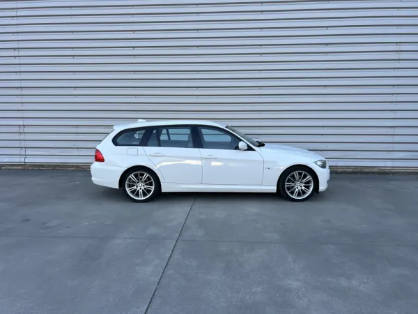 BMW 320 3 TOURING (E91) 25
