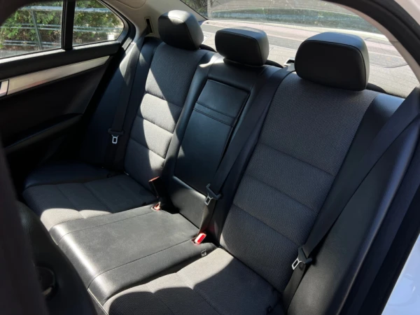 Mercedes-Benz C 220 14