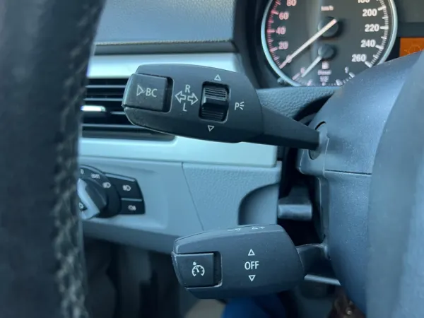 BMW 320 3 TOURING (E91) 8