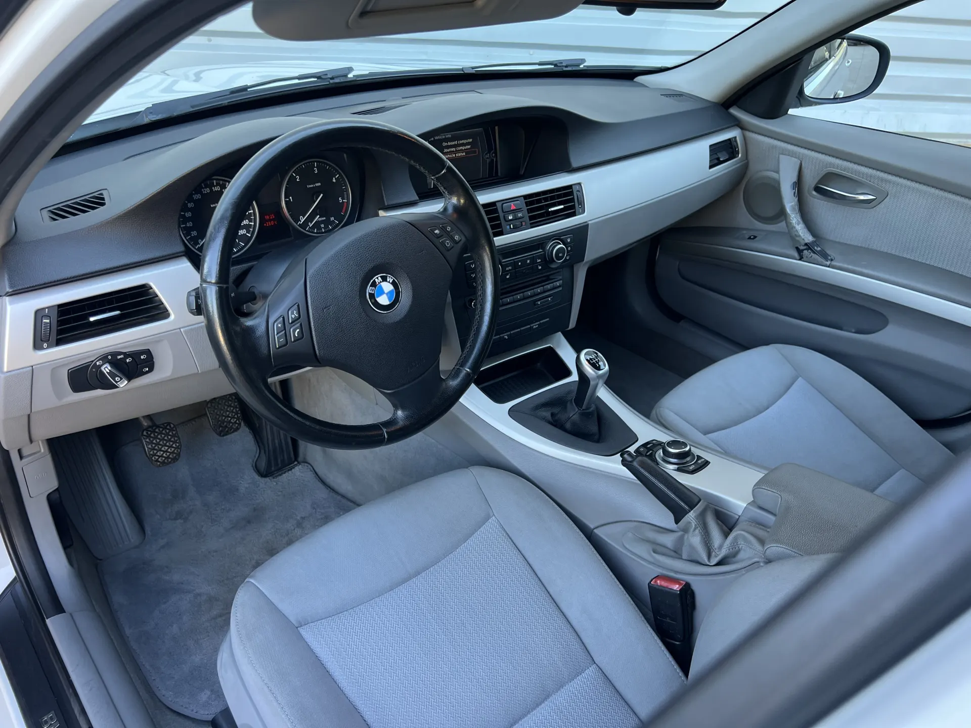 BMW 320 3 TOURING (E91) 44