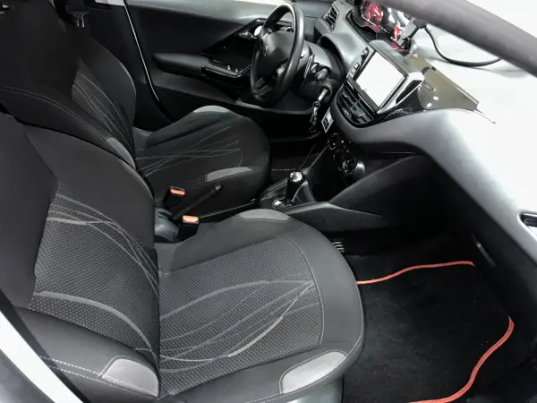 Peugeot 2008 1.2 PureTech Style 8