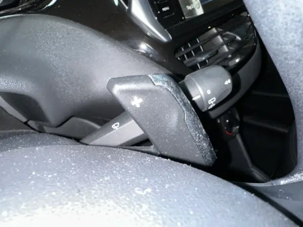 Peugeot 2008 1.2 PureTech Style 12