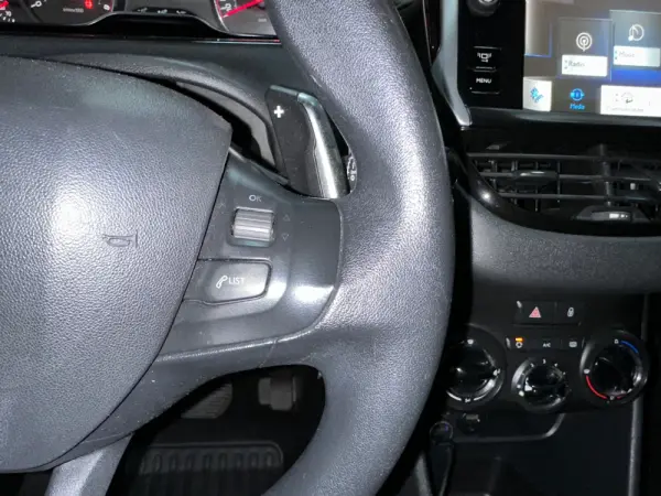 Peugeot 2008 1.2 PureTech Style 17