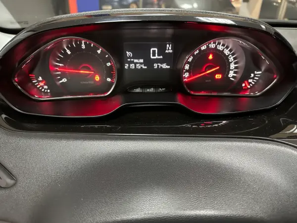 Peugeot 2008 1.2 PureTech Style 19