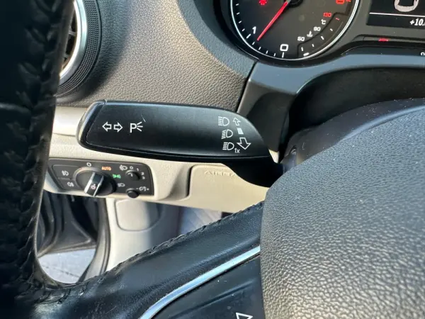 Audi A3 Limousine 1.6 TDI Advance 12