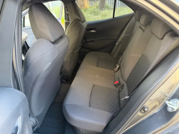 Toyota Corolla 1.8 Hybrid Exclusive 12