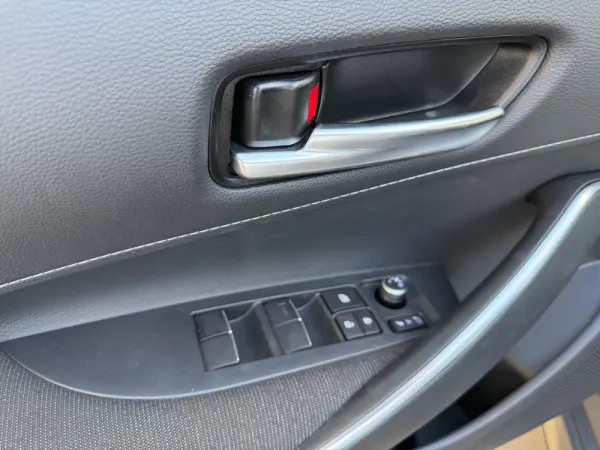 Toyota Corolla 1.8 Hybrid Exclusive 4