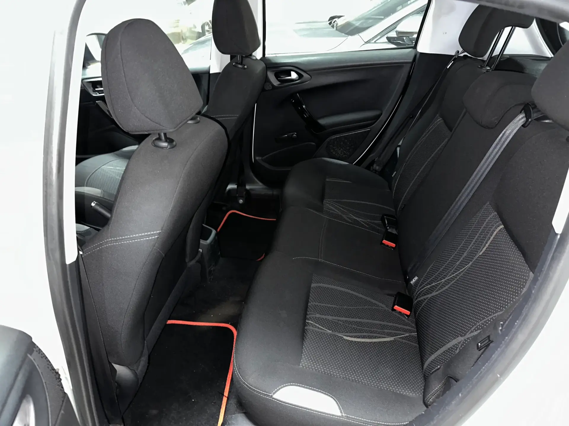 Peugeot 2008 1.2 PureTech Style 10