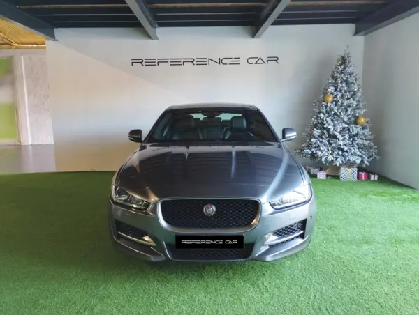 Jaguar XE 2.0 D R-Dynamic SE 3