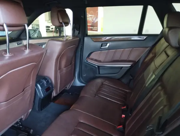 Mercedes-Benz E 300 Bluetec Hybrid Avantgarde 14