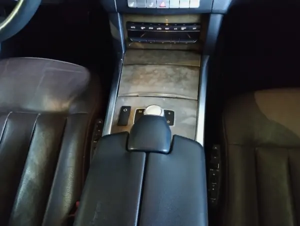 Mercedes-Benz E 300 Bluetec Hybrid Avantgarde 18