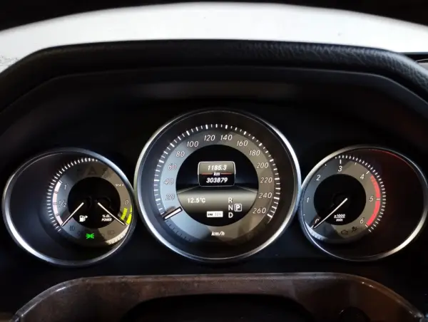 Mercedes-Benz E 300 Bluetec Hybrid Avantgarde 11