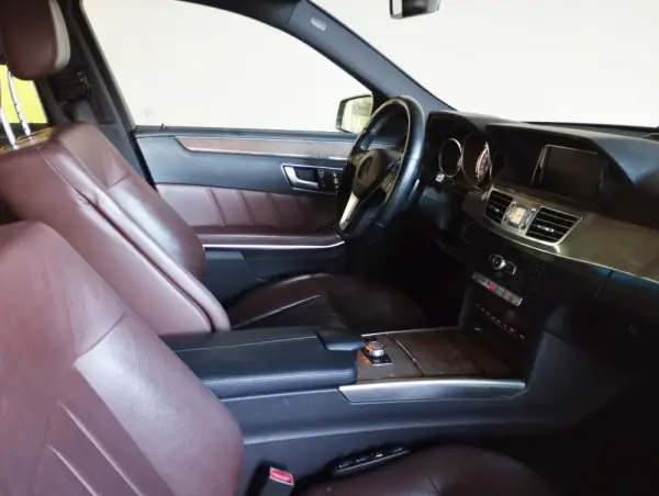 Mercedes-Benz E 300 Bluetec Hybrid Avantgarde 8