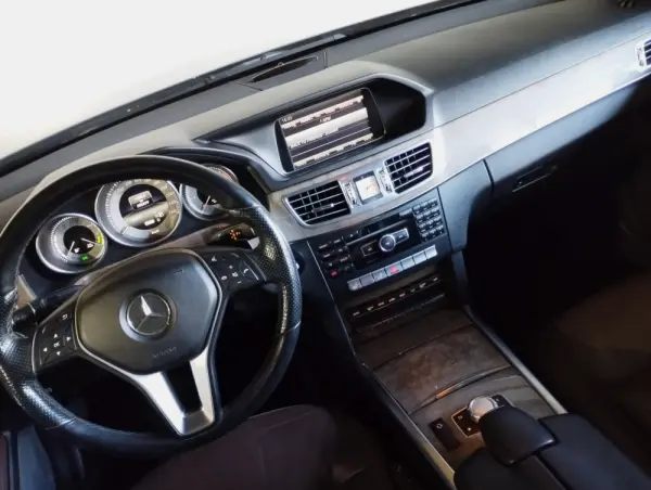 Mercedes-Benz E 300 Bluetec Hybrid Avantgarde 17