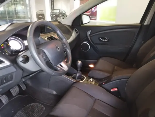 Renault Mégane Sport Tourer 1.5 DCI 110CV LIMITED 13