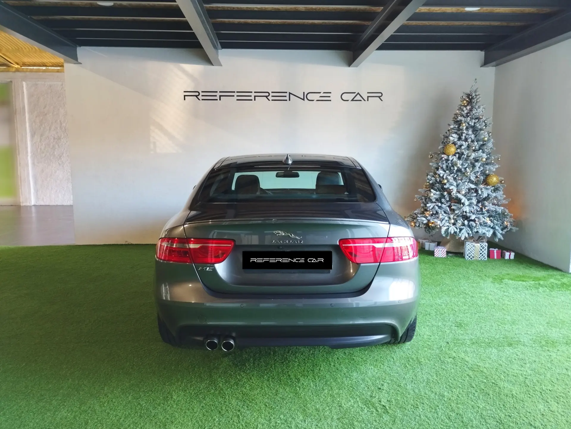 Jaguar XE 2.0 D R-Dynamic SE 4