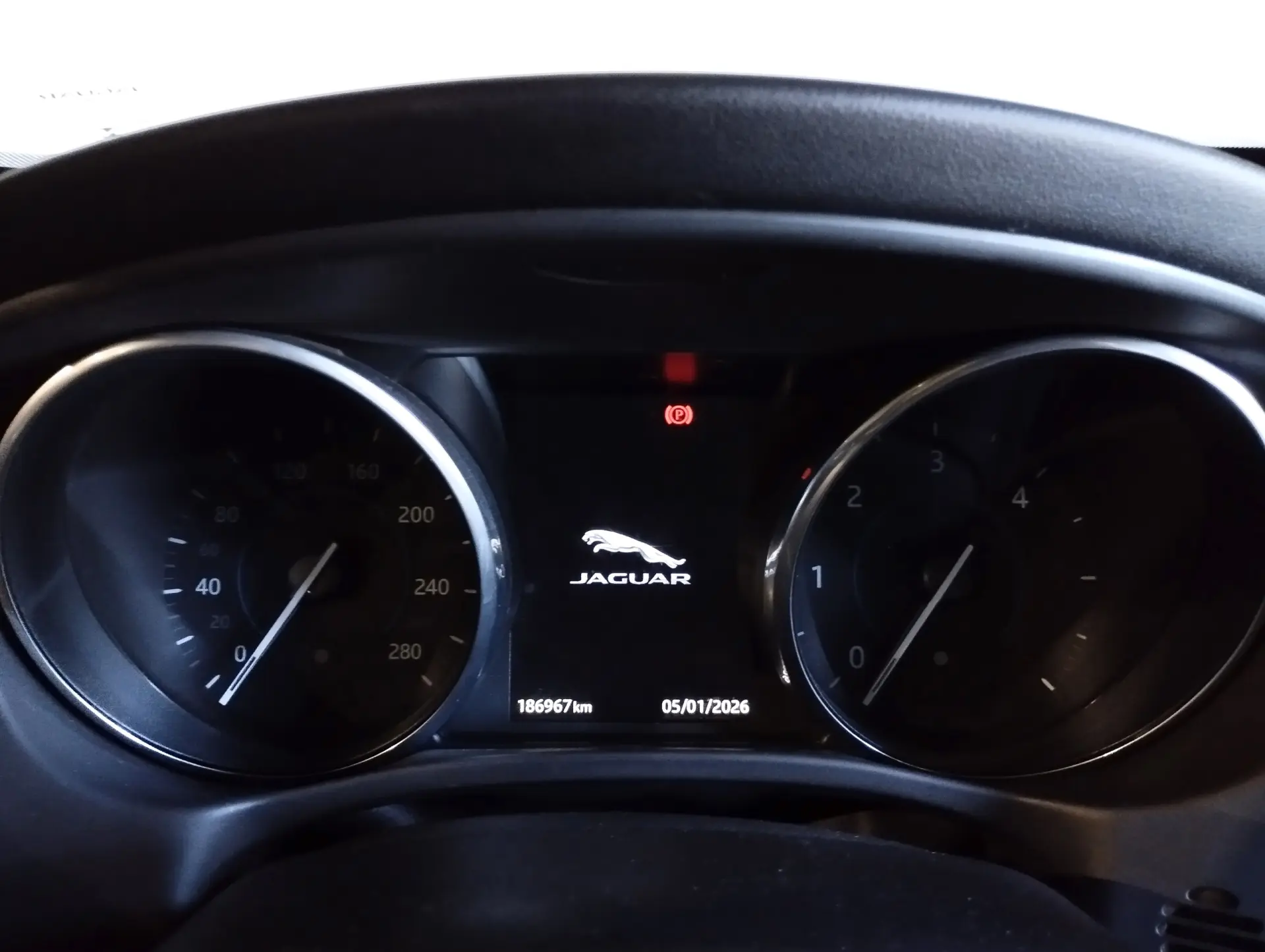 Jaguar XE 2.0 D R-Dynamic SE 11