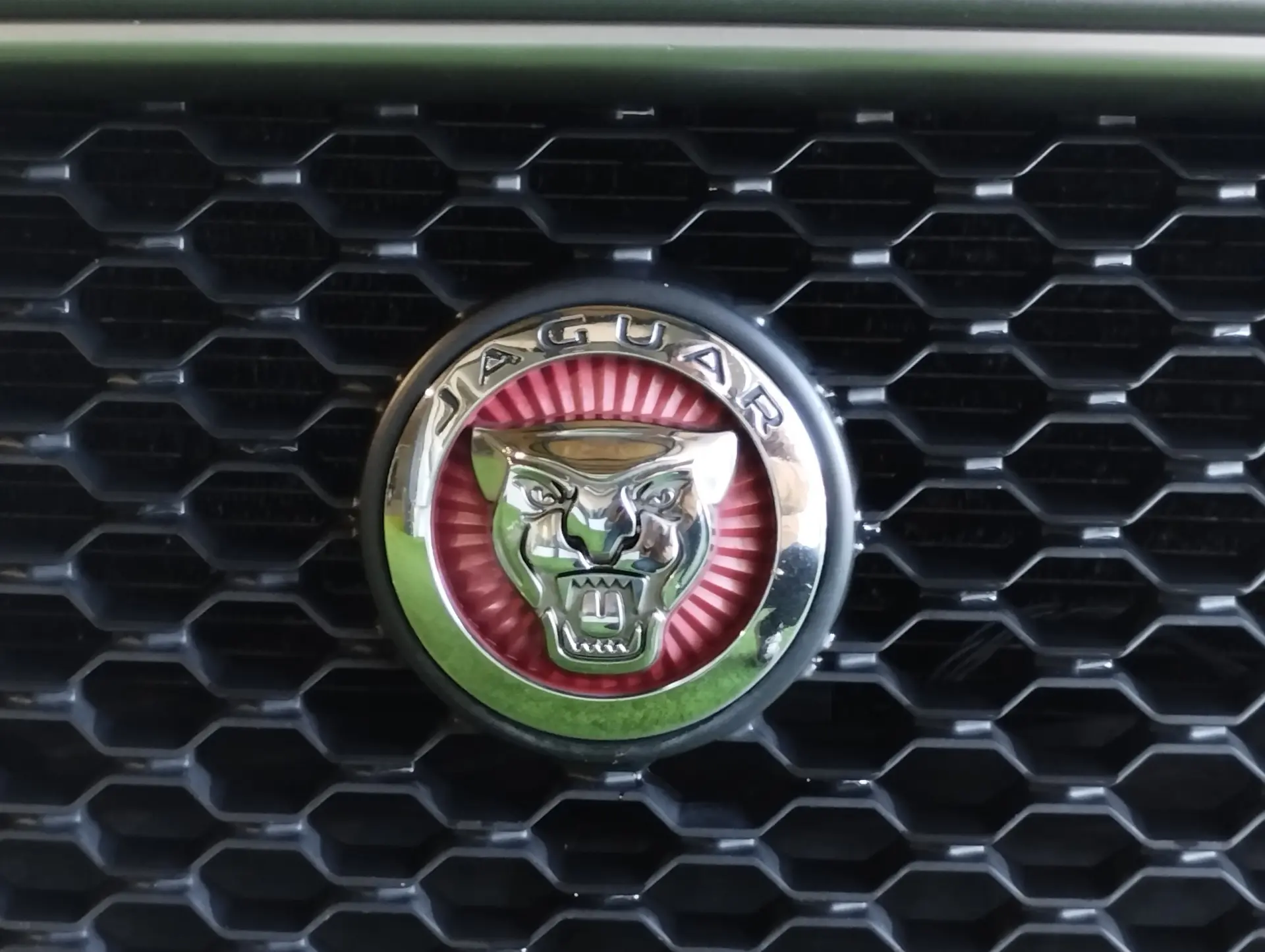 Jaguar XE 2.0 D R-Dynamic SE 26