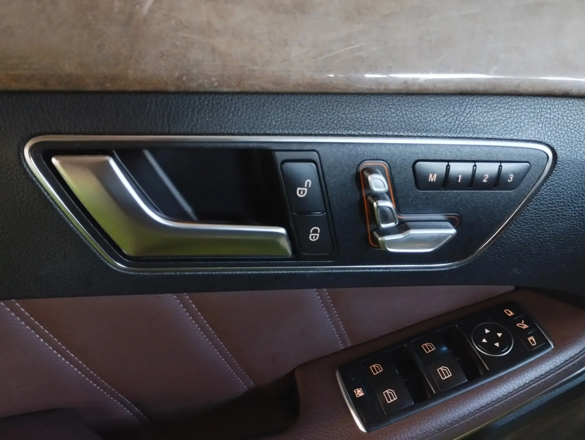 Mercedes-Benz E 300 Bluetec Hybrid Avantgarde 20