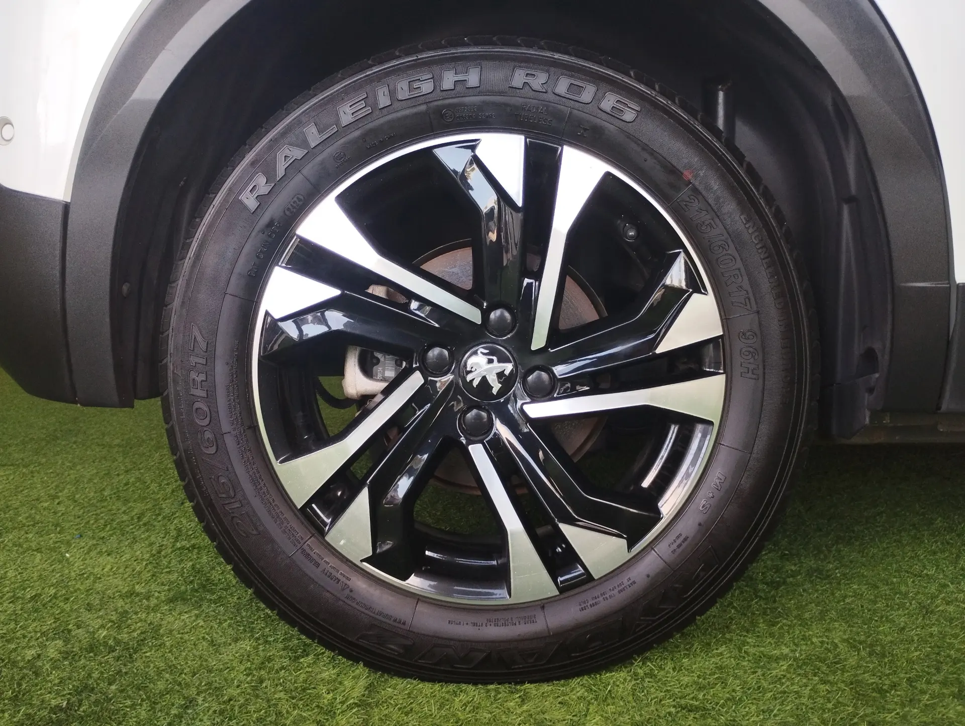 Peugeot e-2008 GT Pack 11