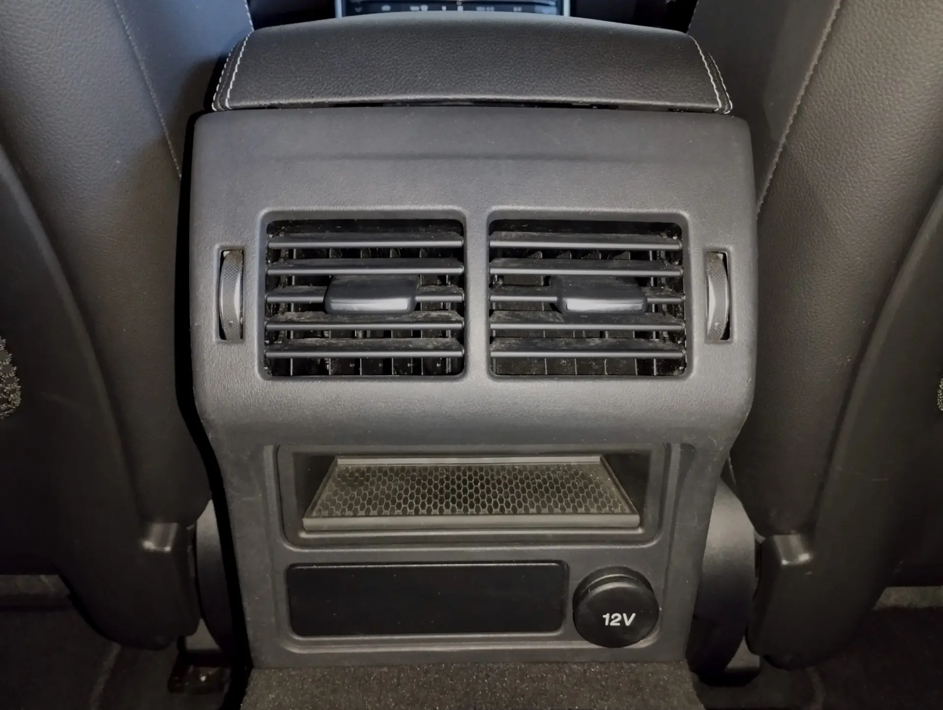 Jaguar XE 2.0 D R-Dynamic SE 23