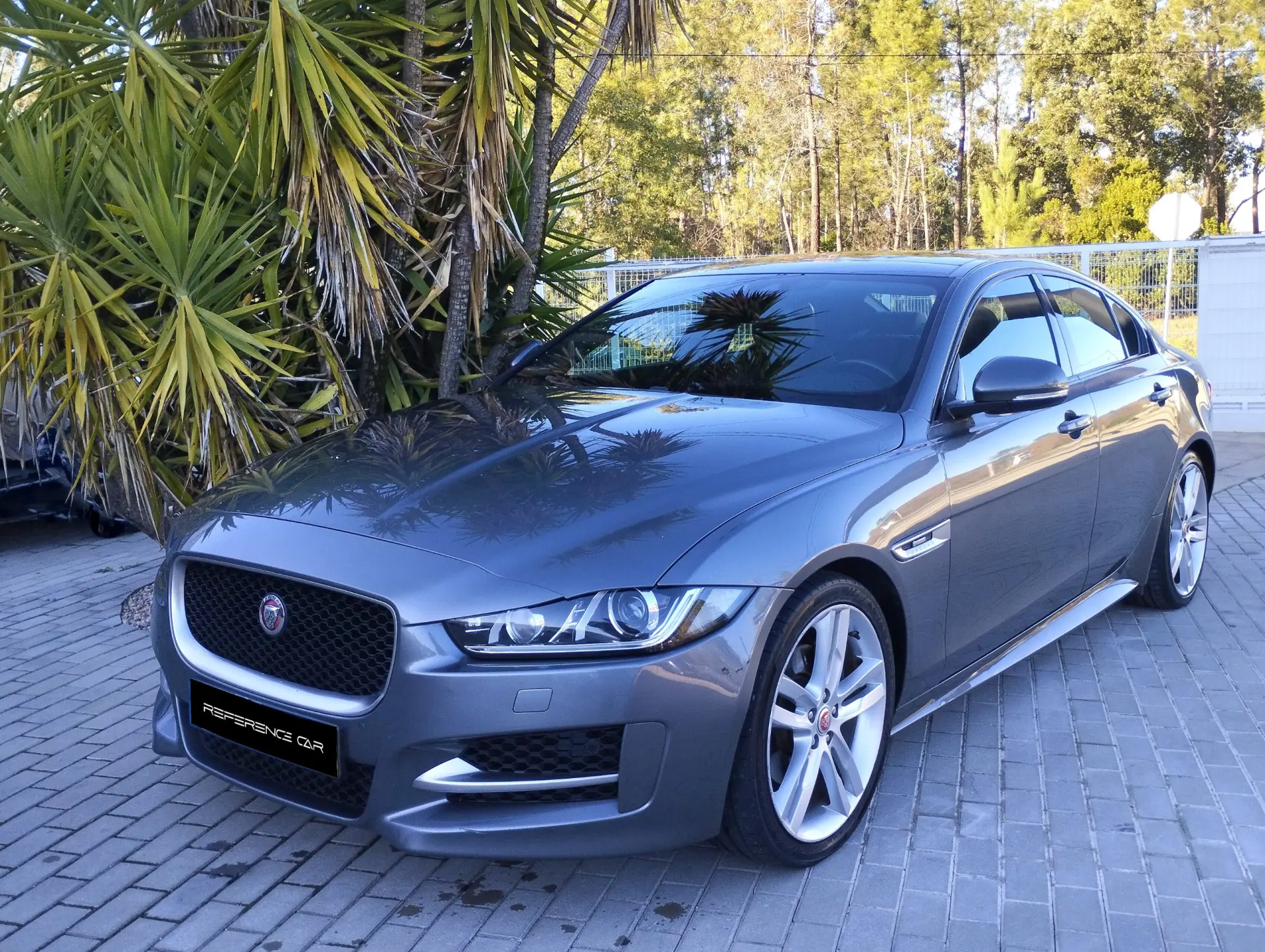 Jaguar XE 2.0 D R-Dynamic SE 1