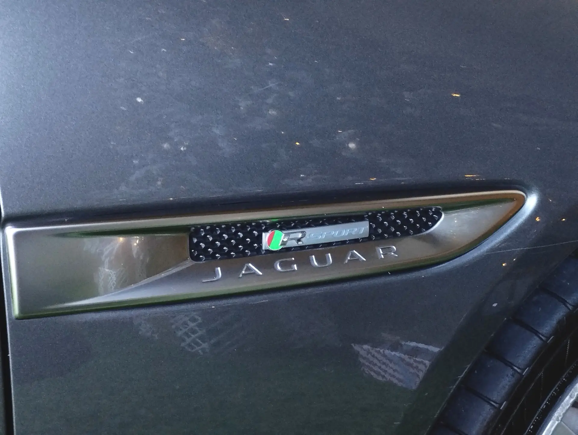 Jaguar XE 2.0 D R-Dynamic SE 25