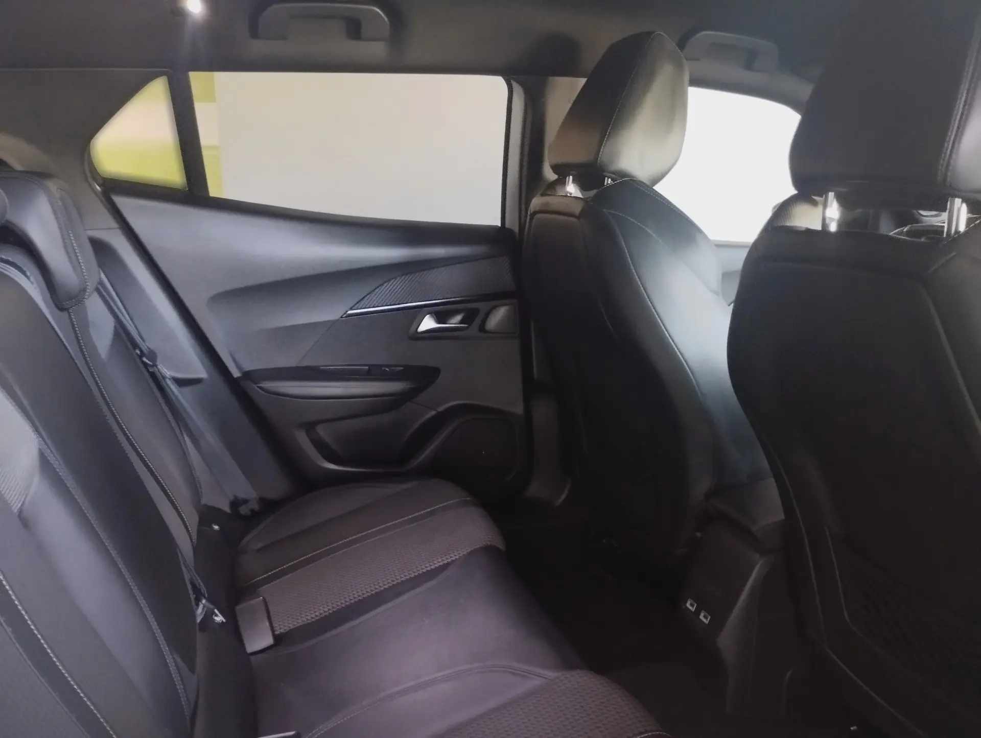 Peugeot e-2008 GT Pack 9